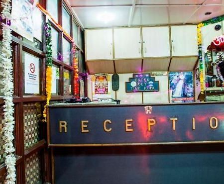 Hotel Library Presidency ムスーリー エクステリア 写真